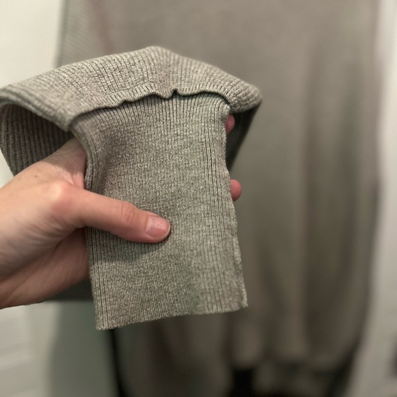 Cozy Vintage Find: Neutral Gray Knit Sweater - Picture 4 of 6